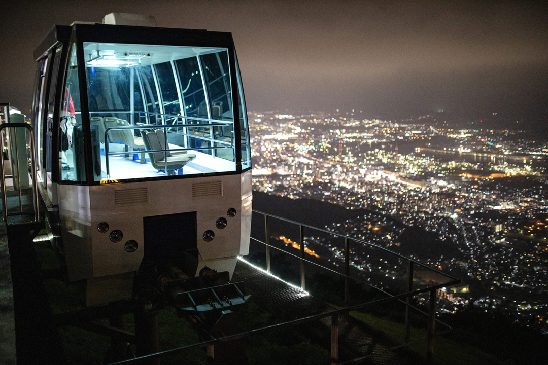 福岡県北九州市「皿倉山」心もきらめく絶景夜景！眼下に広がる100億