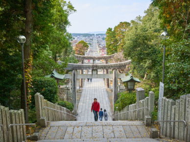 光の道で有名な宮地嶽神社の海まで続く参道