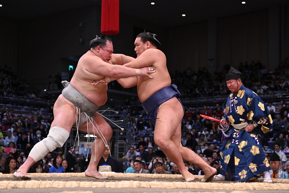 九州場所入場券（イスA席）付き：親方と一緒に九州場所の会場見学ツアー 