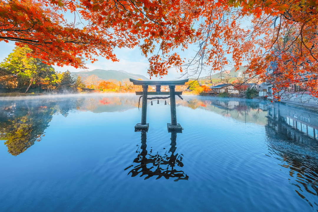 龍神伝説の残る天祖神社と金鱗湖