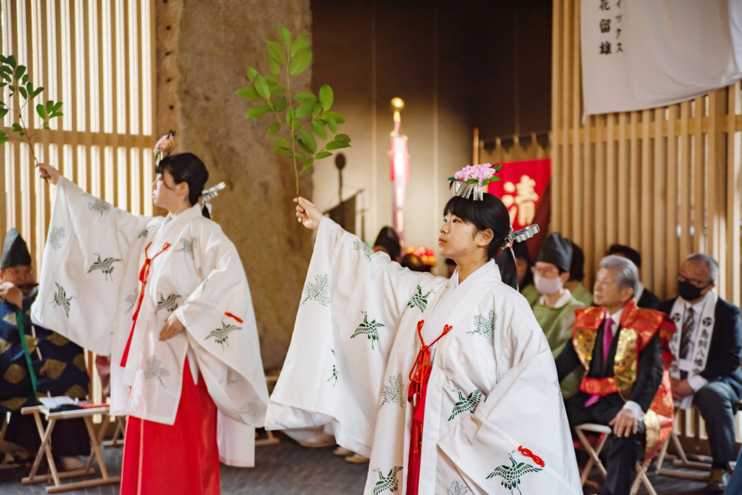 相撲朝稽古見学＋神殿で巫女舞の見学＋本殿での正式参拝