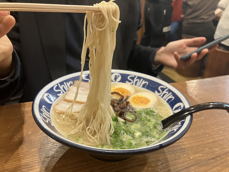 博多ラーメンShinShinの味玉ラーメン