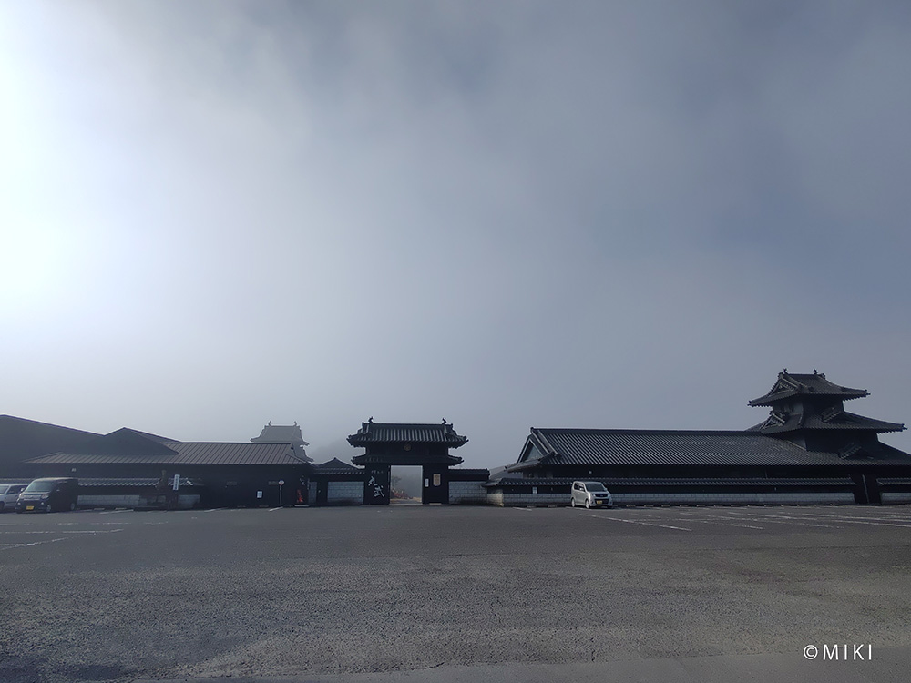 甲冑工房丸武の駐車場からの景色