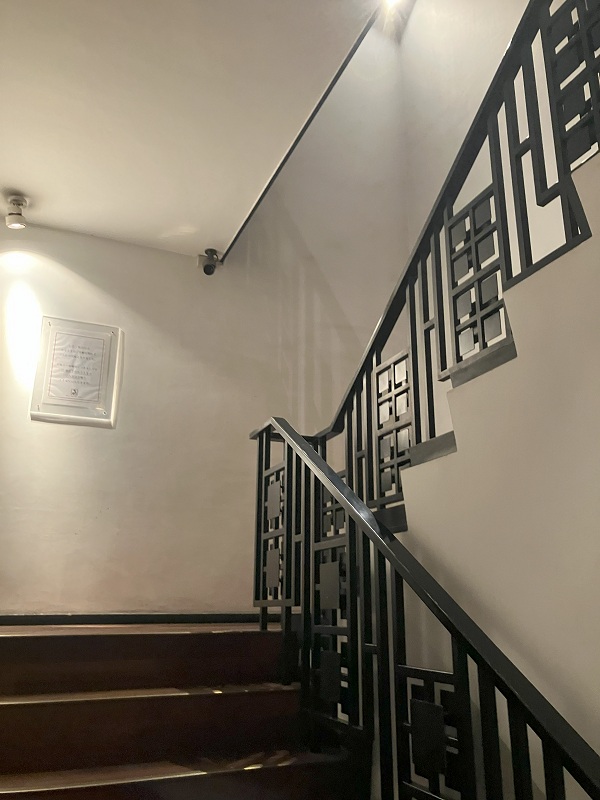 もつ鍋やま中の階段