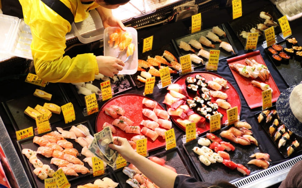 大人気の唐戸市場の寿司
